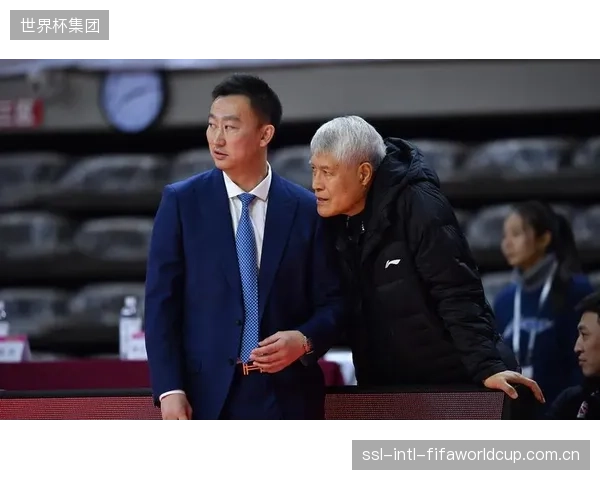 经验老帅艾杰利三度执教墨西哥,其临场调度能力将是球队关键变量。 经验老帅艾杰利三度执教墨西哥,其临场调度能力将是球队关键变量。